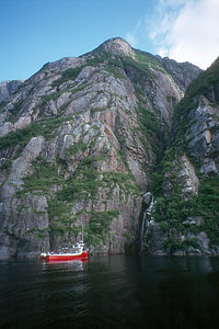 Boat cruise on Western Brook Pond