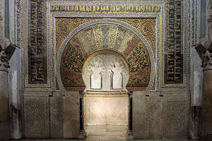 Mezquita horseshoe-arched Mihrab (prayer niche)