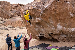Andrew bouldering at the Happies in the Volcanic Tablelands
