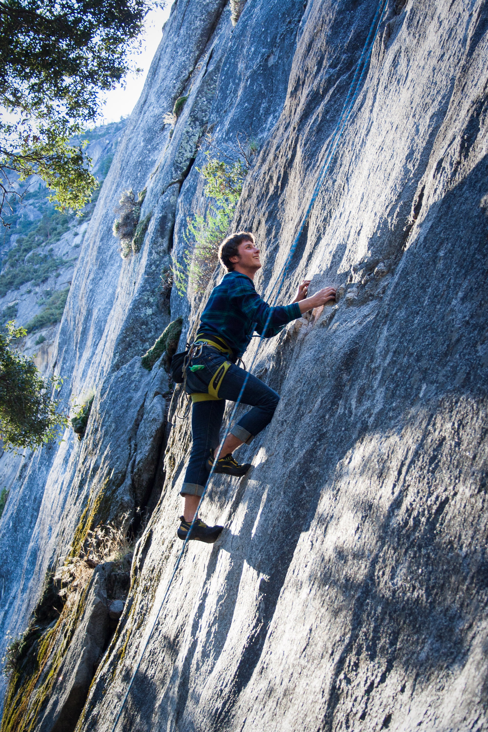 Tom Climbing - LEG