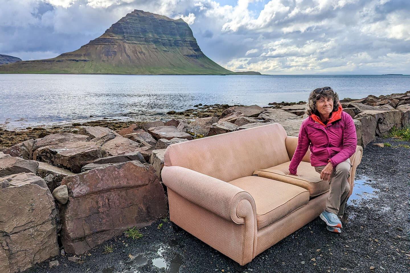 Random couch with sideview of Kirkjufell