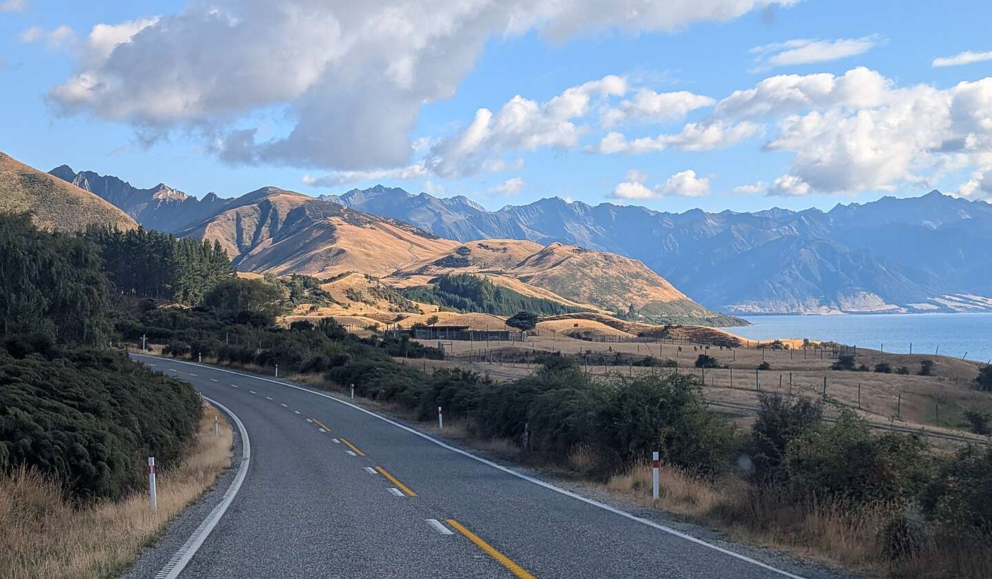 Lake Hawea along the way to Fox Glacier